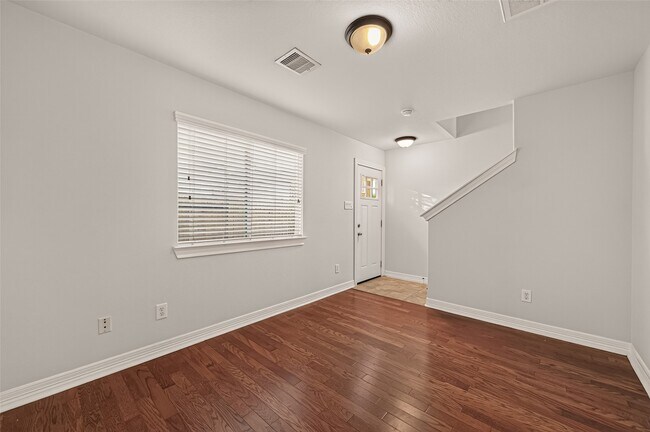 Building Photo - 3308 Clearview Cir