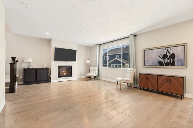 Building Photo - Upscale Home Available in Herriman