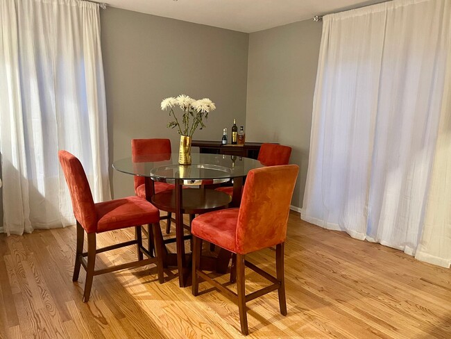 Building Photo - Beautifully Remodeled 3 Bed/3 Bath Home in Stetson Hills