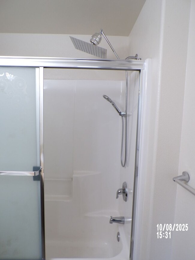 Building Photo - Spacious 3 bed 2 bath private cul-de-sac