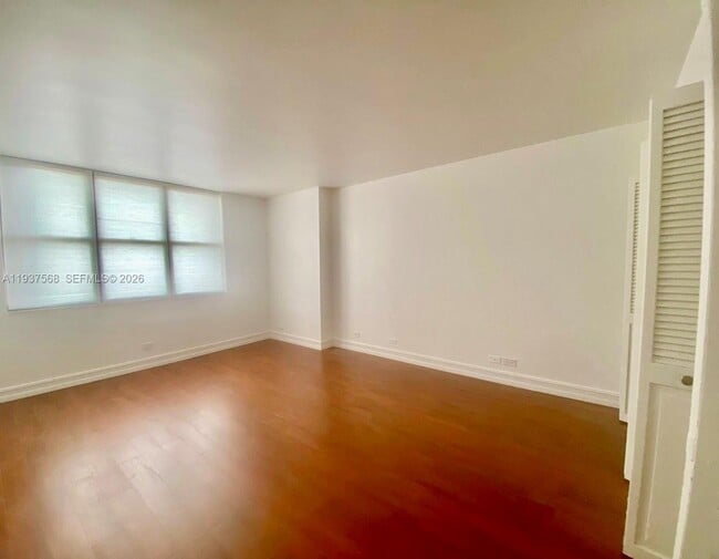 Building Photo - 1800 NE 114th St