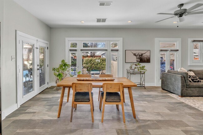 Building Photo - 185 Alexander St