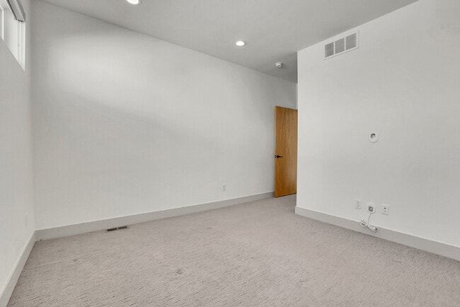 Building Photo - $3,145.95 - 2 Bedrooms, 2.2 Bathrooms, Townhouse in Denver with Roof Deck!