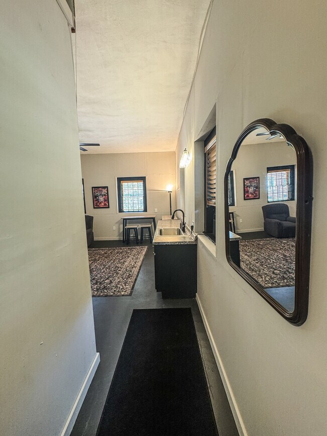 Building Photo - 2632 Wellington Rd