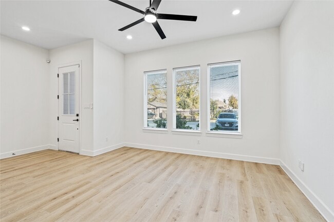 Building Photo - 8324 Corinth St