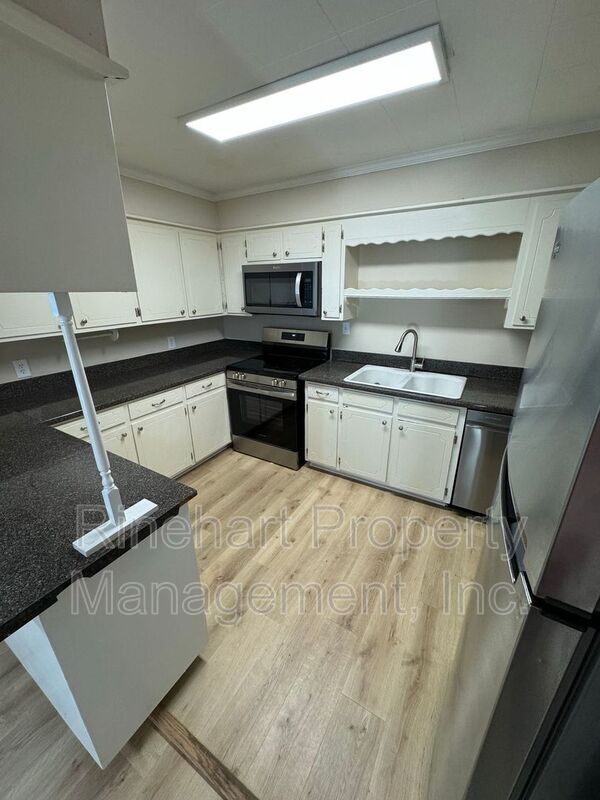 Building Photo - 820 Patton St