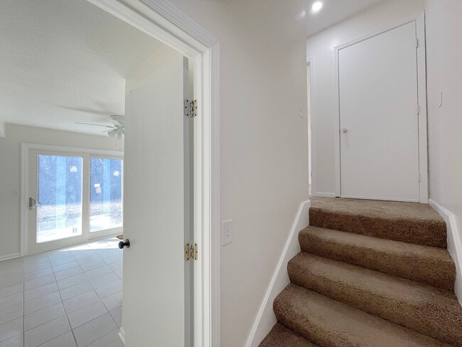 Building Photo - 7104 Orchard Ct