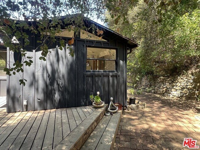 Building Photo - 764 Old Topanga Canyon Rd