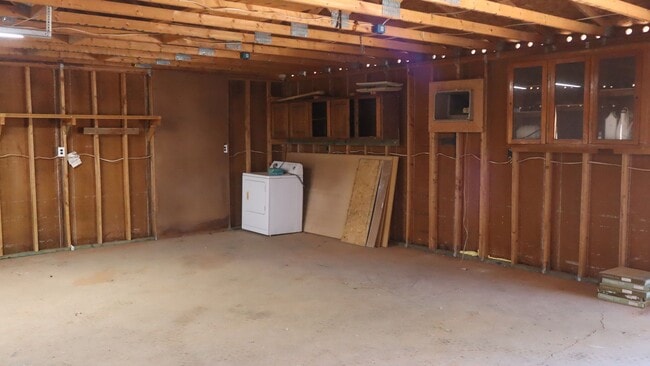 Building Photo - 6206 S Ranch Rd