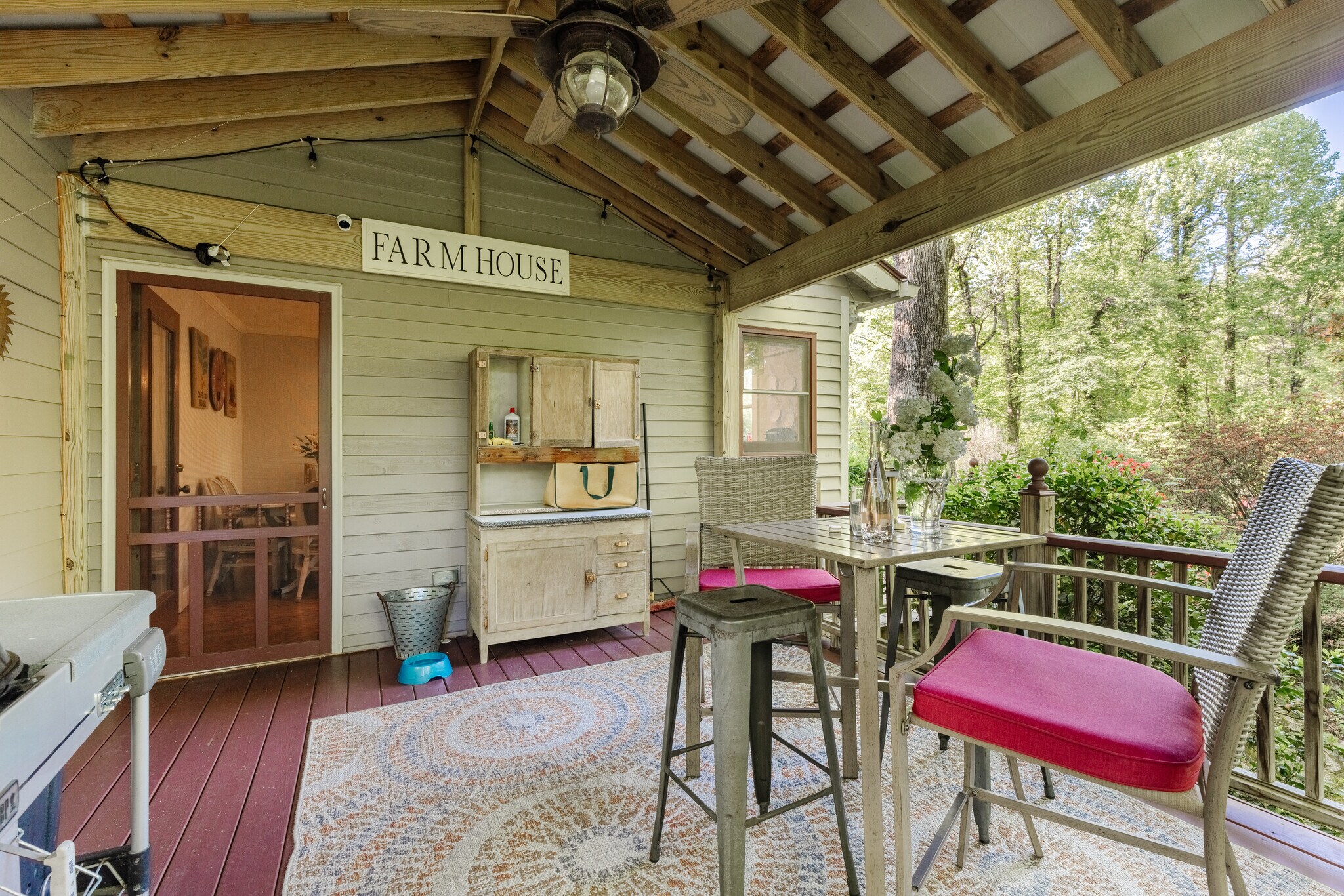 Building Photo - 520 Esseola Dr