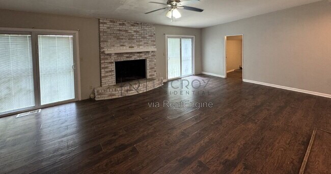 Building Photo - 321 Naples Rd