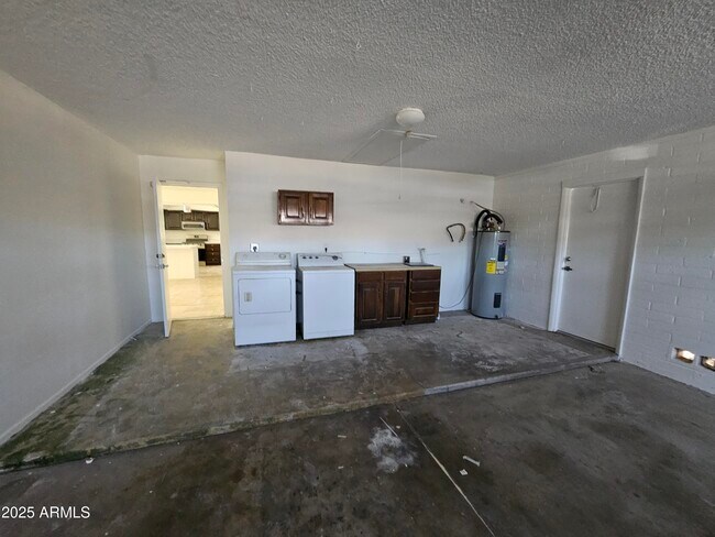 Building Photo - 2262 S Las Flores