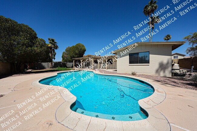 Building Photo - 2636 S Reyes