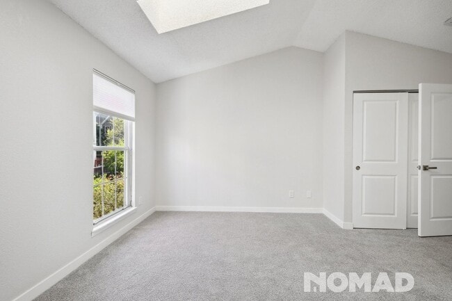 Building Photo - Charming 3BR Townhome in Centennial
