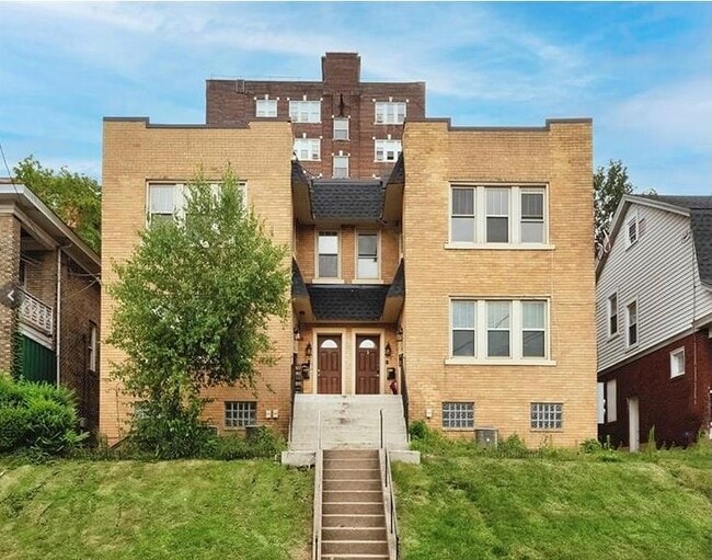 Primary Photo - 105 Shady Dr W