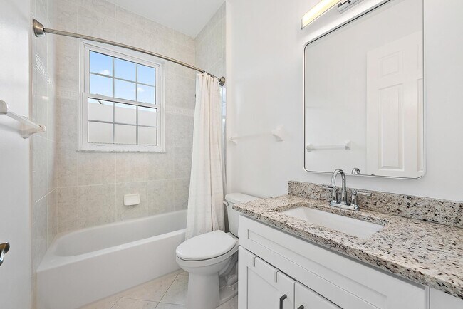 Building Photo - 1522 Limetree Bay Ave