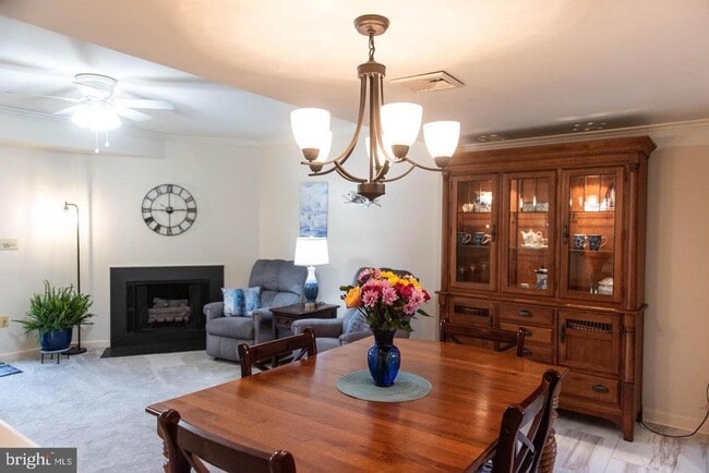 Building Photo - 609 Cambridge Ct