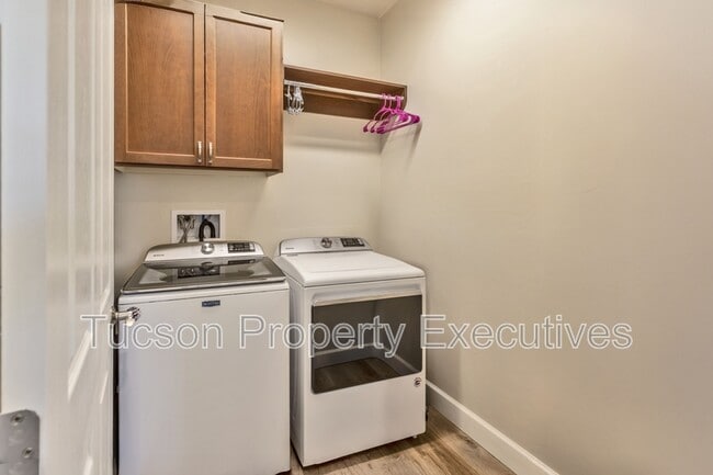 Building Photo - 30737 S Osprey Dr