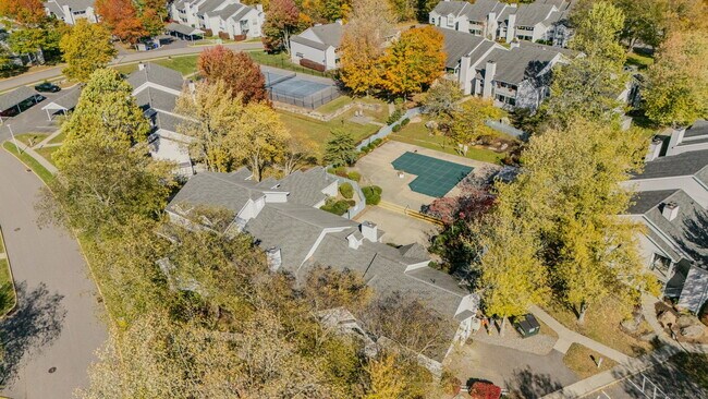 Building Photo - 33 Crown Knoll Ct