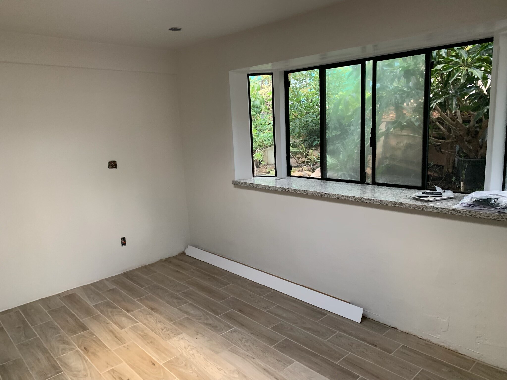 Building Photo - 2182 Foothill Dr