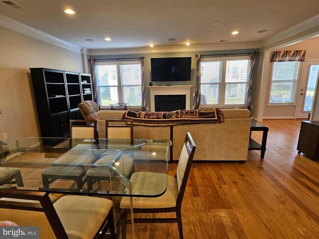 Building Photo - 18 Fenwick Dr