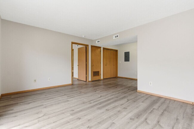 Building Photo - 3360 S Fairway Ave