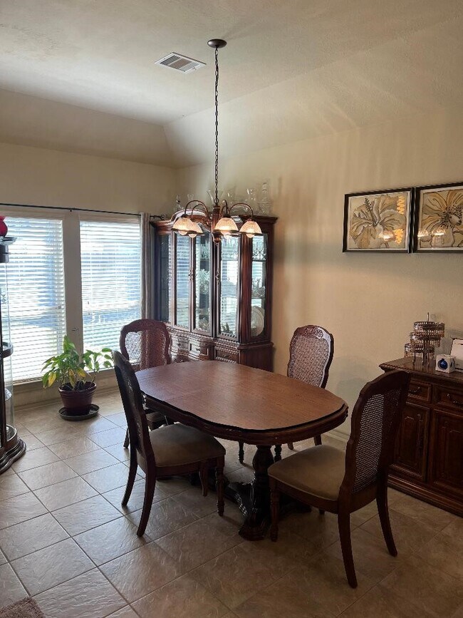 Building Photo - 3419 Selene Dr