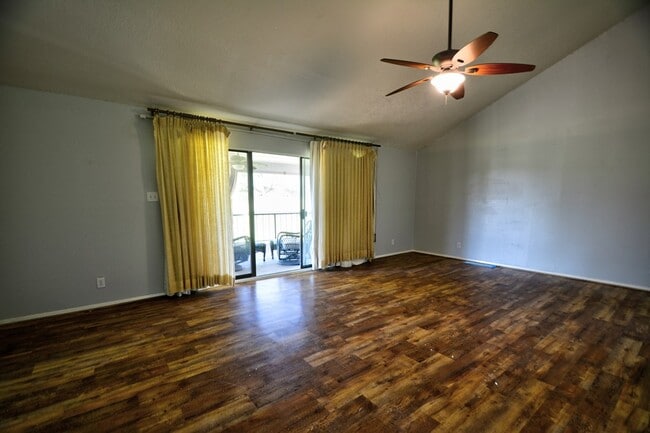Building Photo - 701 Oakland Hills Ln