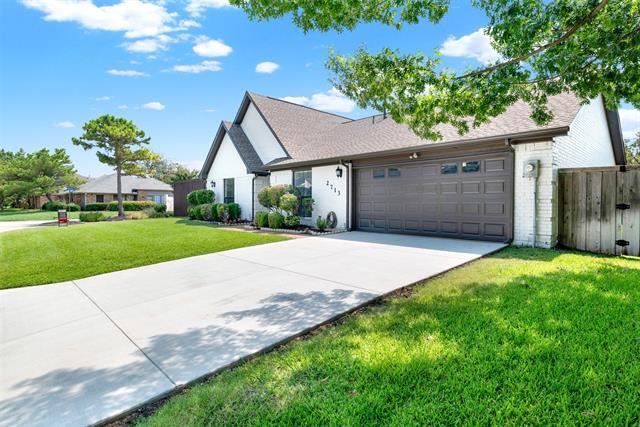 Building Photo - 2713 Pinery Ln