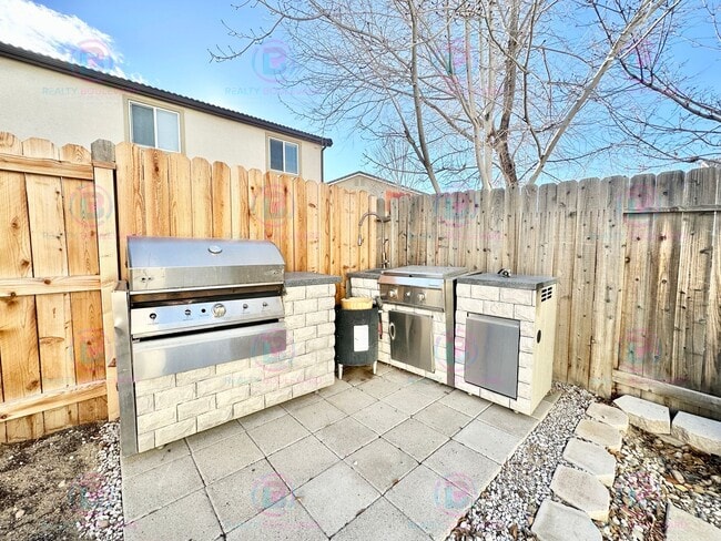 Building Photo - Spacious 4-Bedroom 3 Bath, 3 Car Garage Home with Loft, Living Room and Family Room Outdoor Kitch...