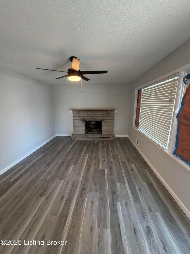 Building Photo - 5414 Bungalow Dr