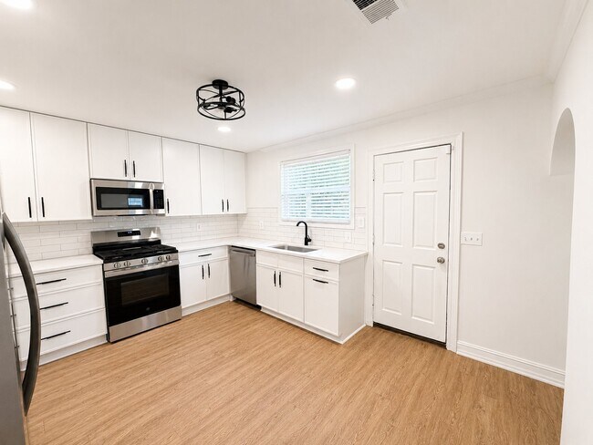Building Photo - 1745 Hadlock St SW