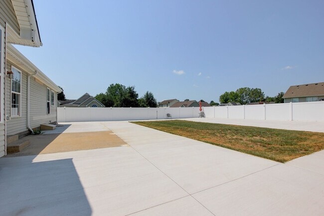 Building Photo - 3660 S Naples Ct