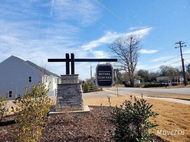 Building Photo - 208 Lograto Ln