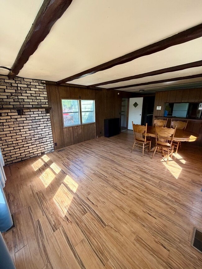 Building Photo - Cozy 3BR Home with Fenced Yard – Available Now!