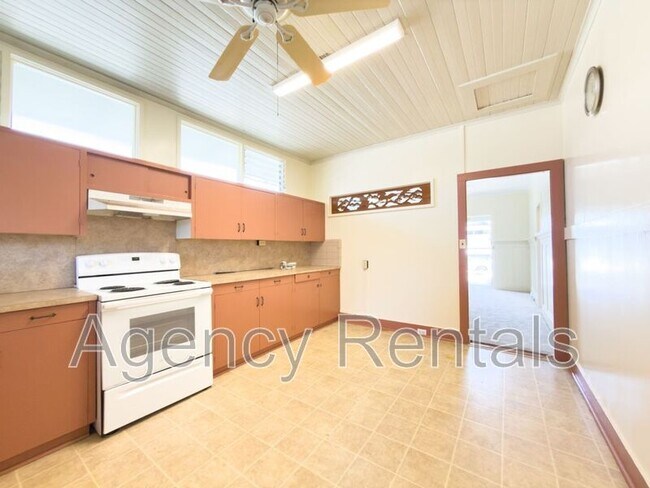 Building Photo - 809 Makaleka Ave