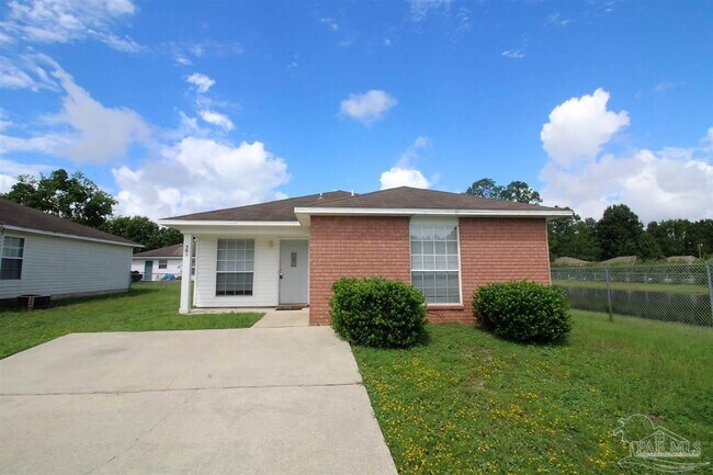 Primary Photo - 501 Wood Crest Way