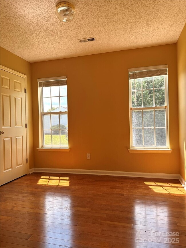 Building Photo - 8804 Clifton Meadow Dr