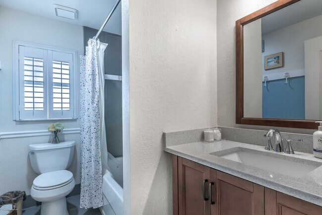 Building Photo - IMMACULATE TURNKEY FURNISHED- NEAR TWIN ISLES COUNTRY GOLF CLUB