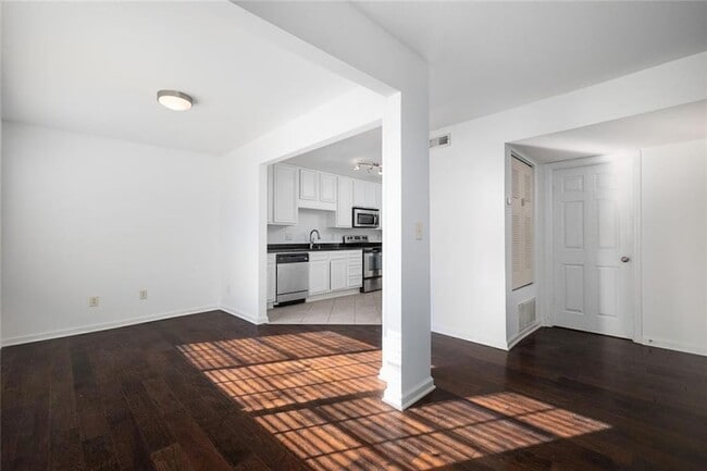 Building Photo - 1468 Briarwood Rd NE