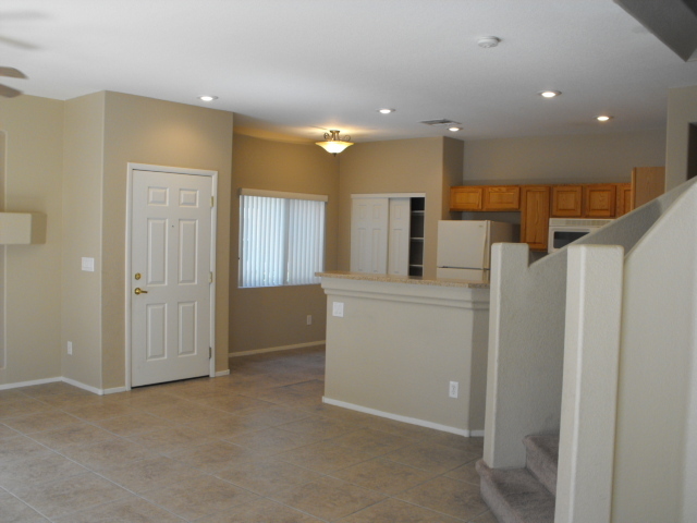 Building Photo - Spacious Henderson townhouse featuring   3...