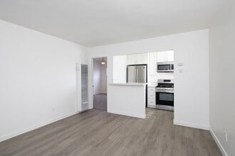 Building Photo - Remodeled North Park 1 BR with Stainless Steel Appliances and Washer/Dryer in Unit!
