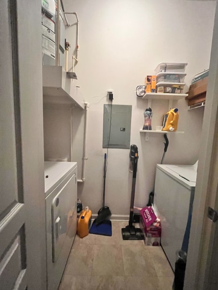 Building Photo - 1400 Granby St