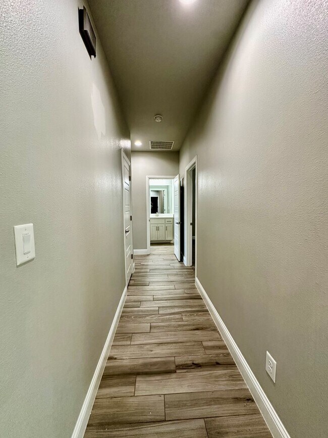 Building Photo - 8618 Alnwick Dr