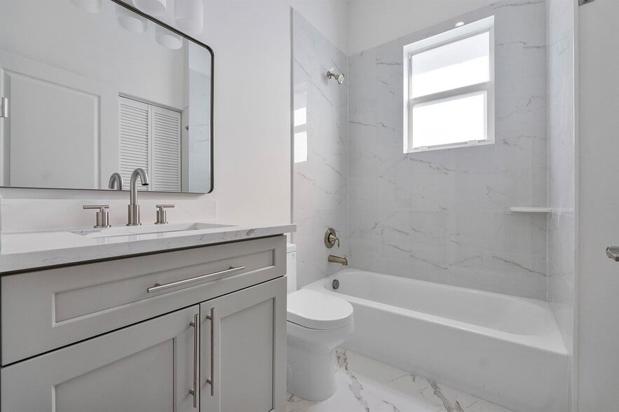 Building Photo - 1573 W 16th St