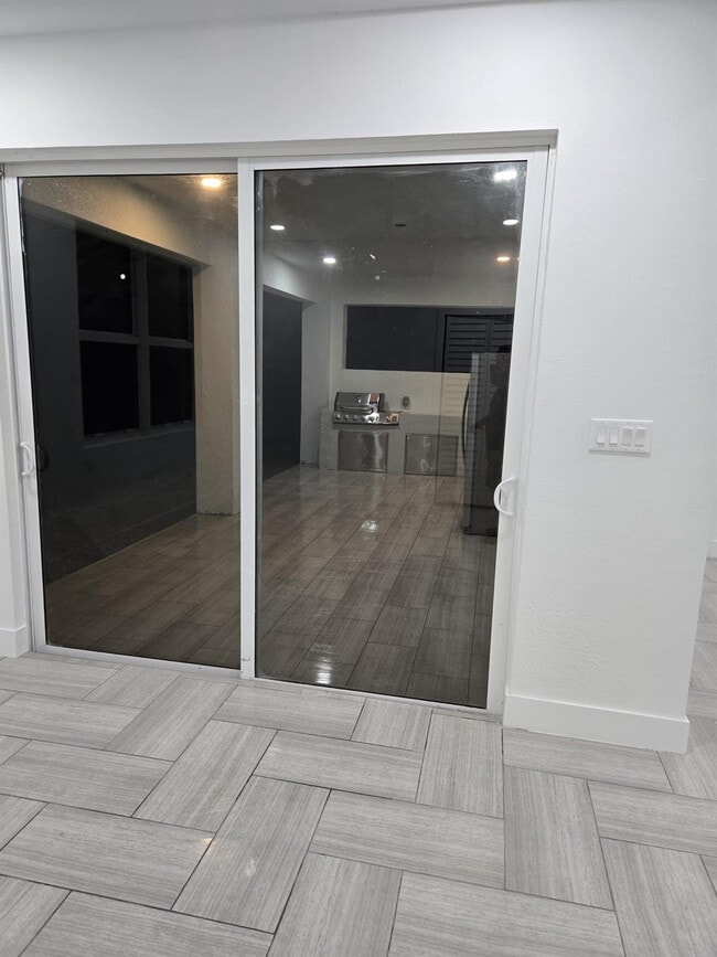 Building Photo - 239 Ave Del Centro