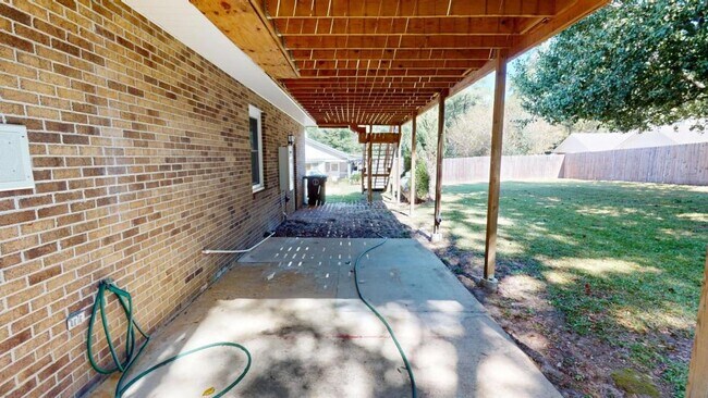 Building Photo - 110 Oakland Dr