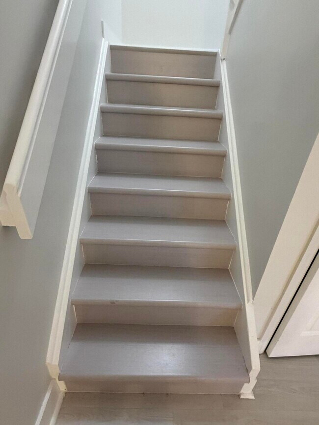 Building Photo - 1343 Lake Breeze Dr