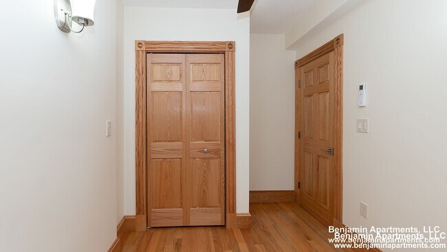 Building Photo - 48 Garden St