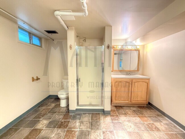 Building Photo - Bright & Open Country Homes Rancher